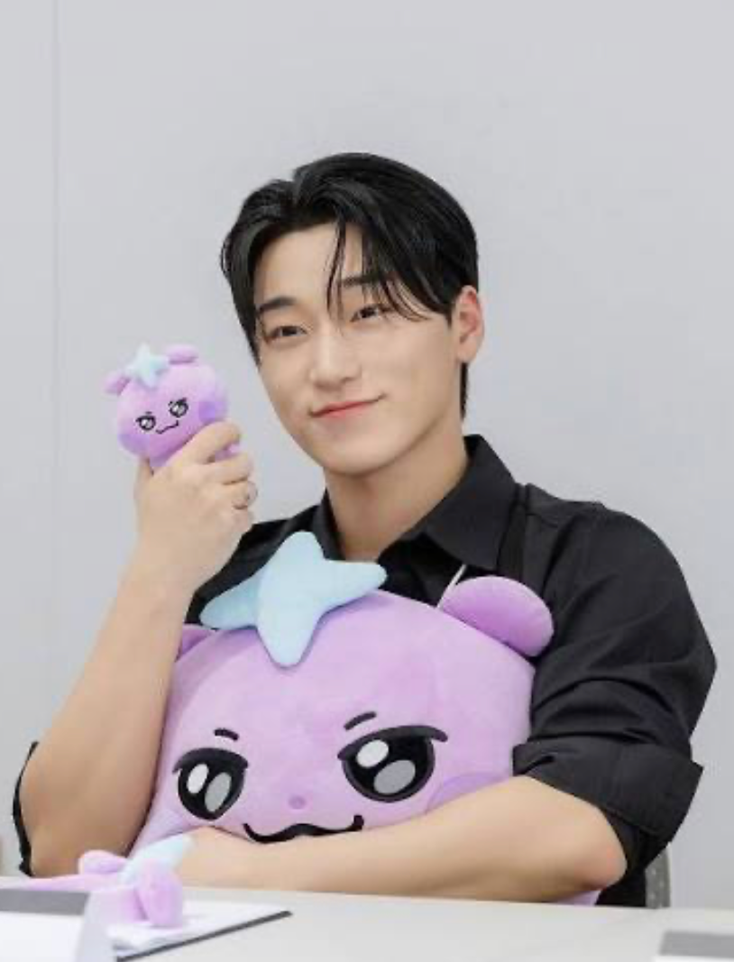 ATEEZ MIGHTEEZ Keyring & Photocard – Plush K-Pop Collectible